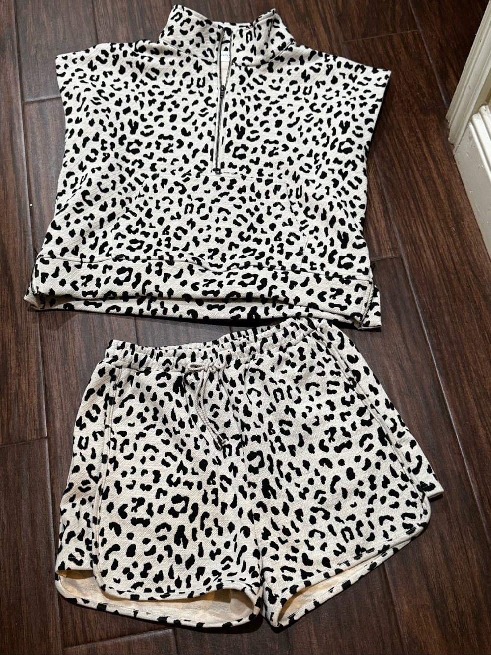 Sleeveless Half-Zip Animal Print Lounge Set - White/Black